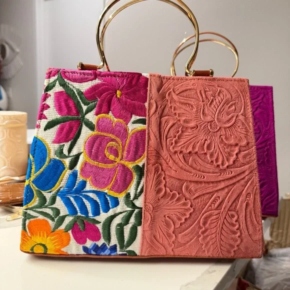 Elegant Floral Embossed Handbag - Picture 7 of 7